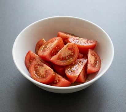 Салат из свежих помидор